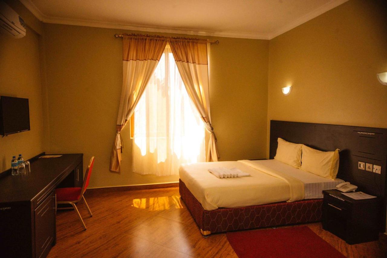 Panone Hotel Boma Boma la Ngombe Exteriör bild