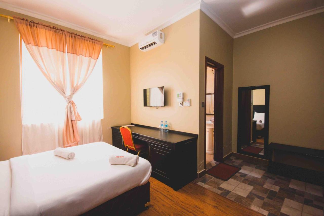 Panone Hotel Boma Boma la Ngombe Exteriör bild